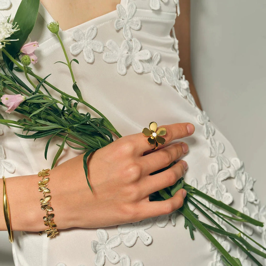 BowLift | 18k Dainty Daisy Floral Ring