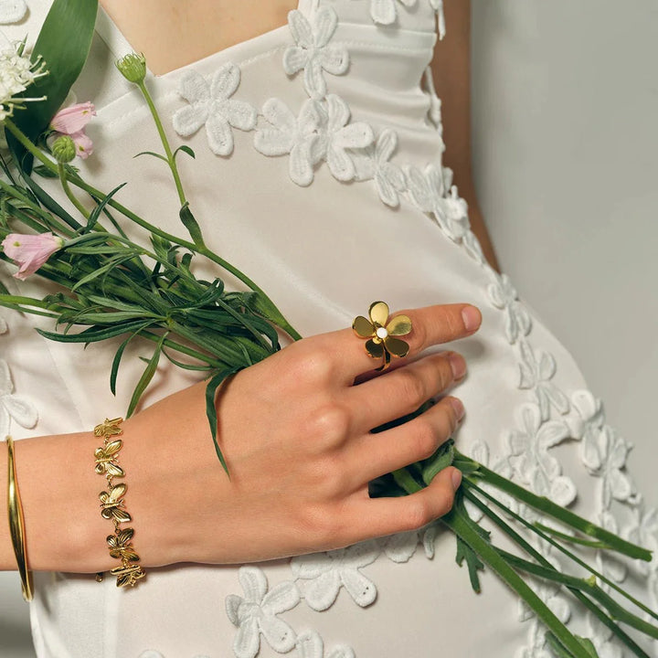 BowLift | 18k Dainty Daisy Floral Ring