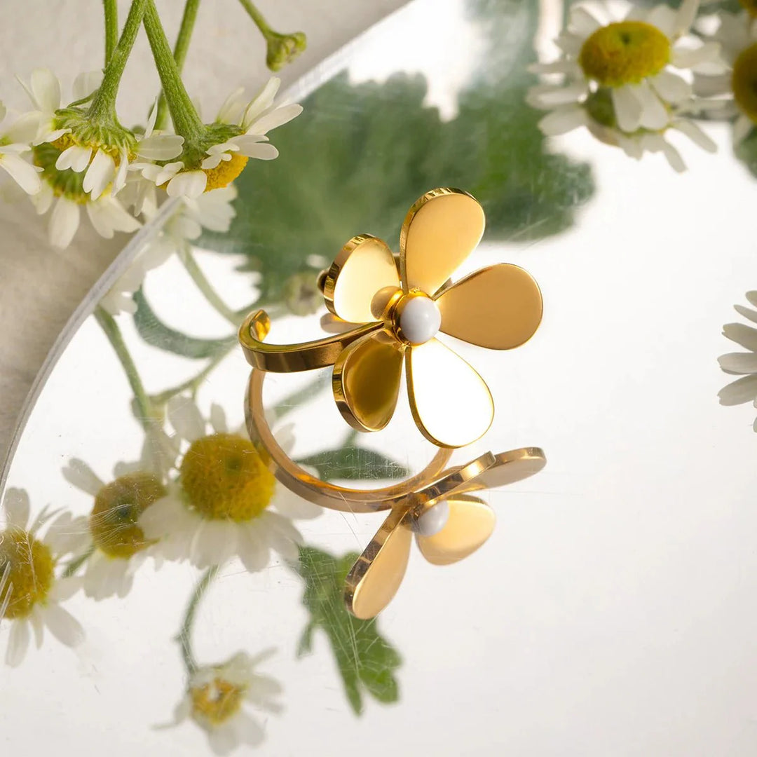 BowLift | 18k Dainty Daisy Floral Ring