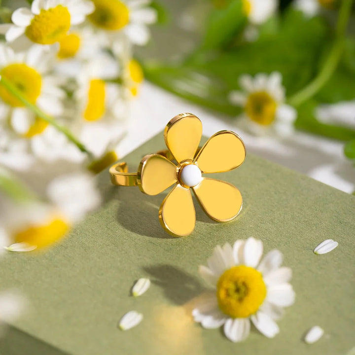 BowLift | 18k Dainty Daisy Floral Ring