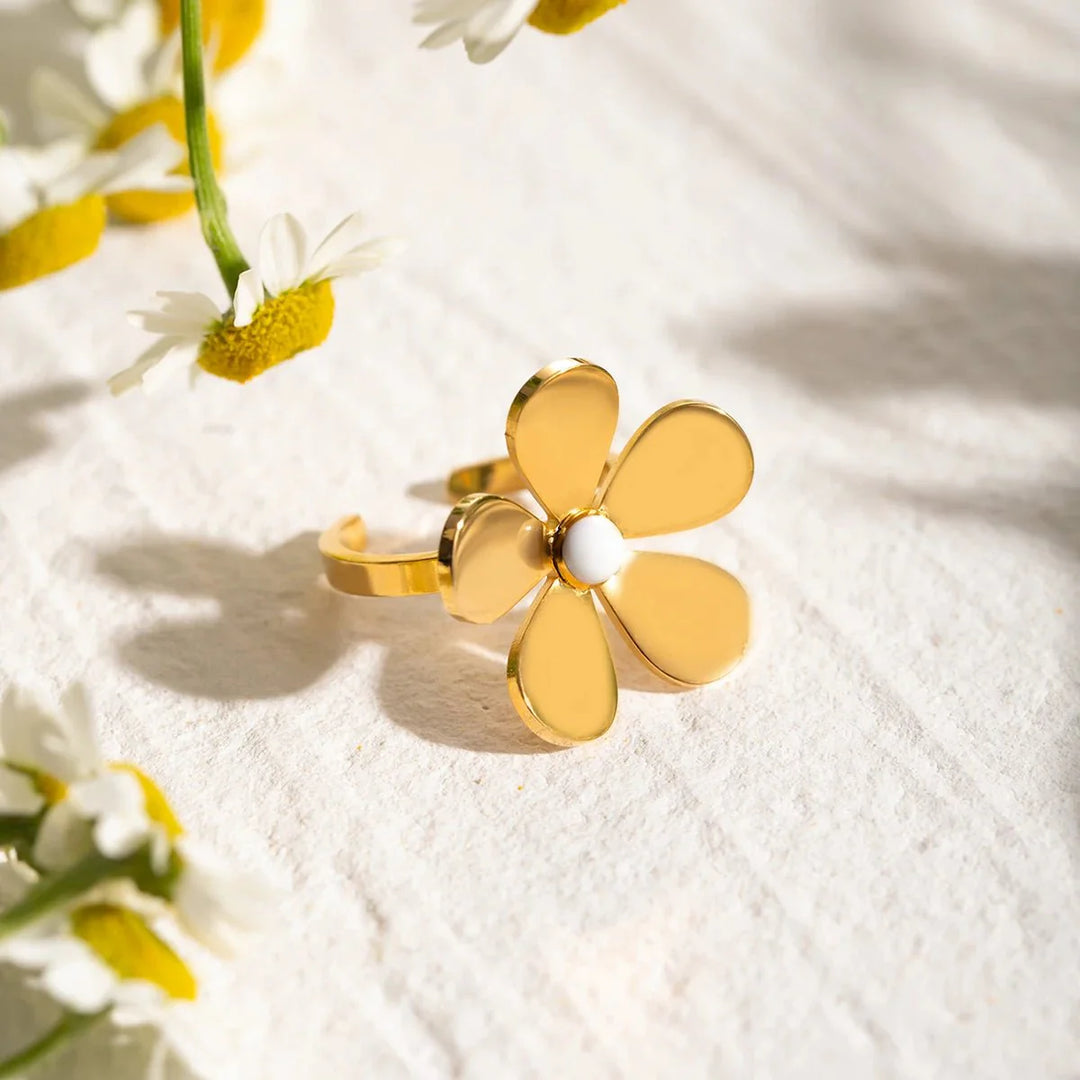 BowLift | 18k Dainty Daisy Floral Ring