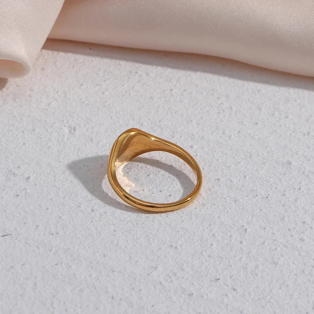 BowLift | 18k Dainty Floral Signet Rings