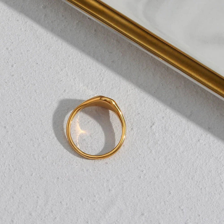 BowLift | 18k Dainty Floral Signet Rings