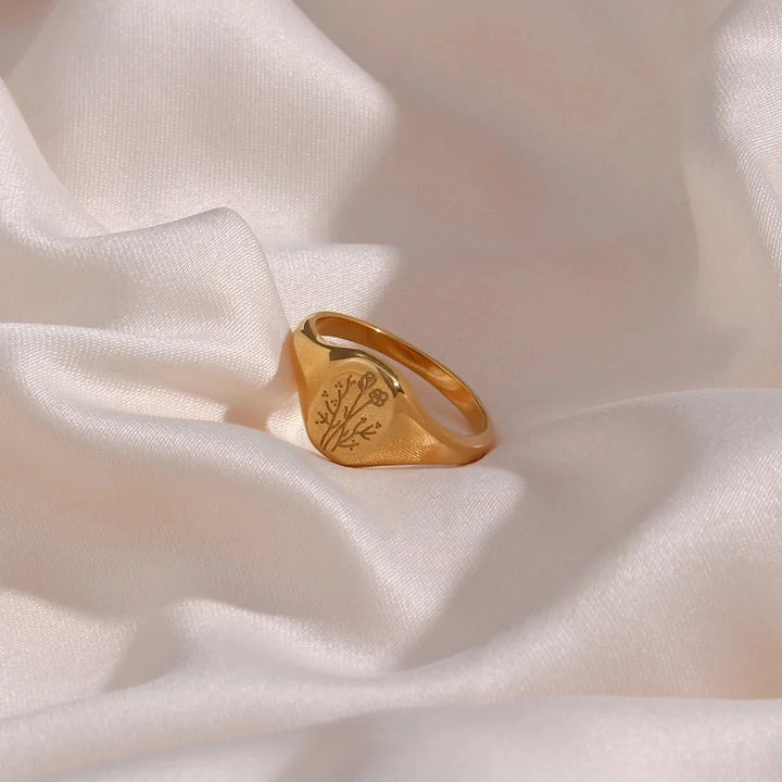 BowLift | 18k Dainty Floral Signet Rings