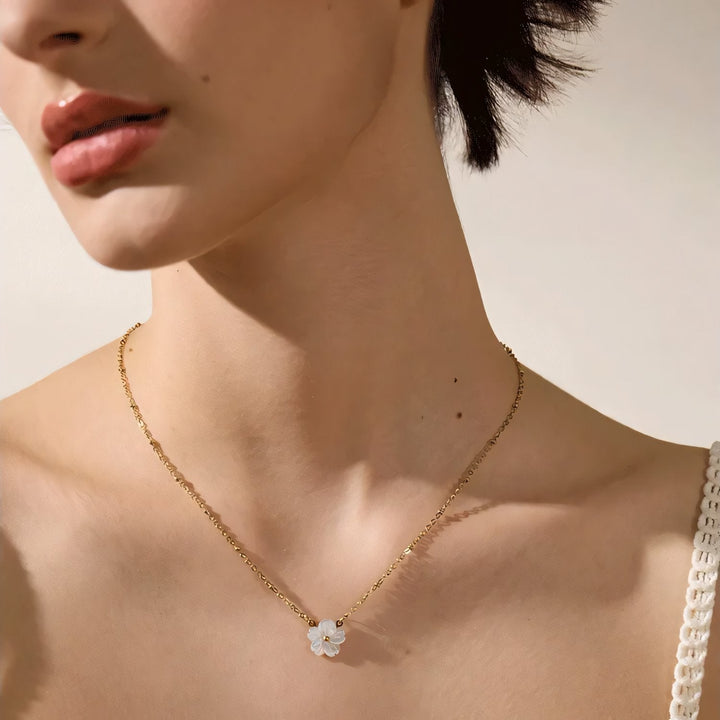 BowLift | 18k Dainty White Floral Necklace