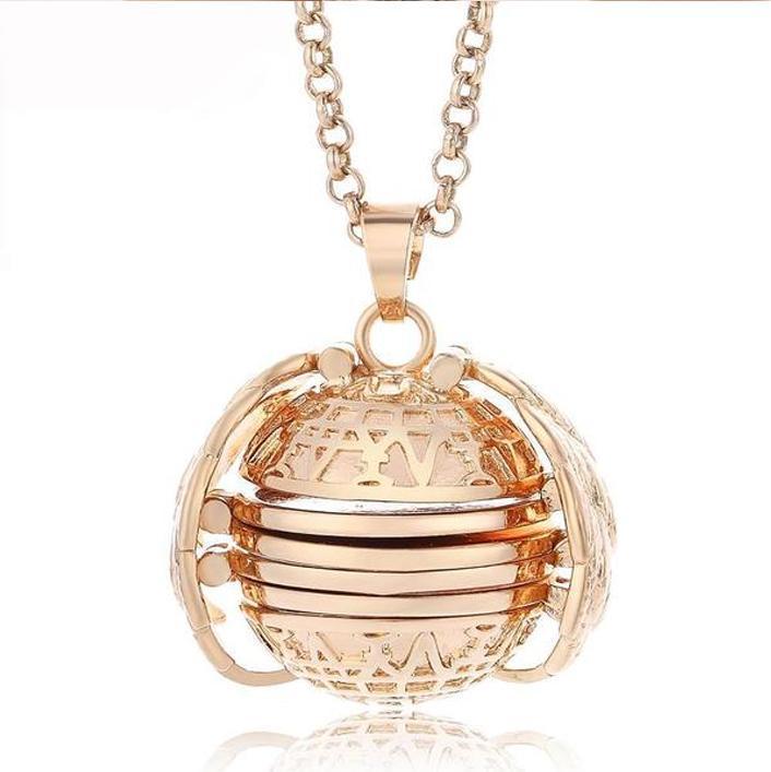BowLift | Expanding Angel Wings Necklace