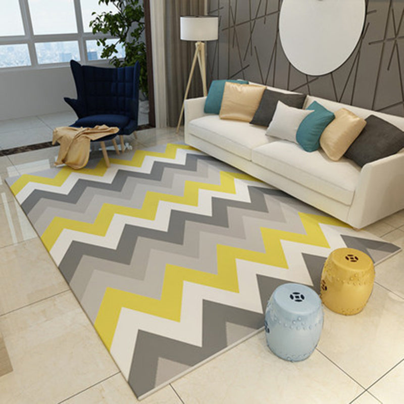 BowLift | Casual Novelty Rug in Gray Stripes Chevron Pattern Rug Polyester Washable Rug for Home Decor