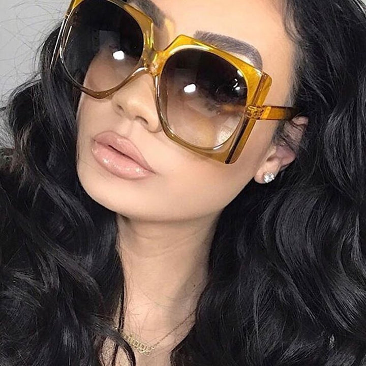 Women's Oversized Sunglasses in Elegant Frame Bowlift
