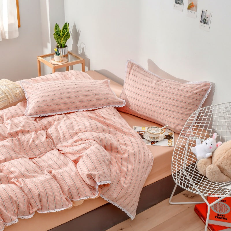 Bedding set in linen look with fine Vichy check and lace border