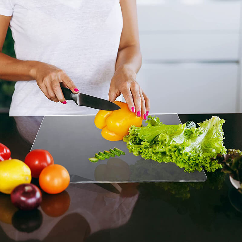 BowLift | Non-slip, transparent cutting board in acrylic