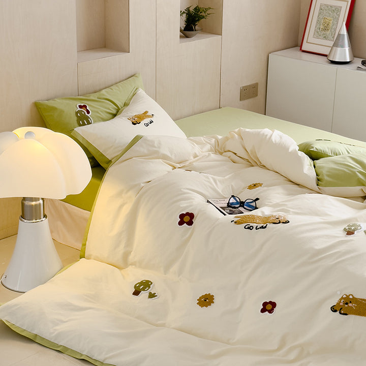Cotton bedding set with smiley embroidery