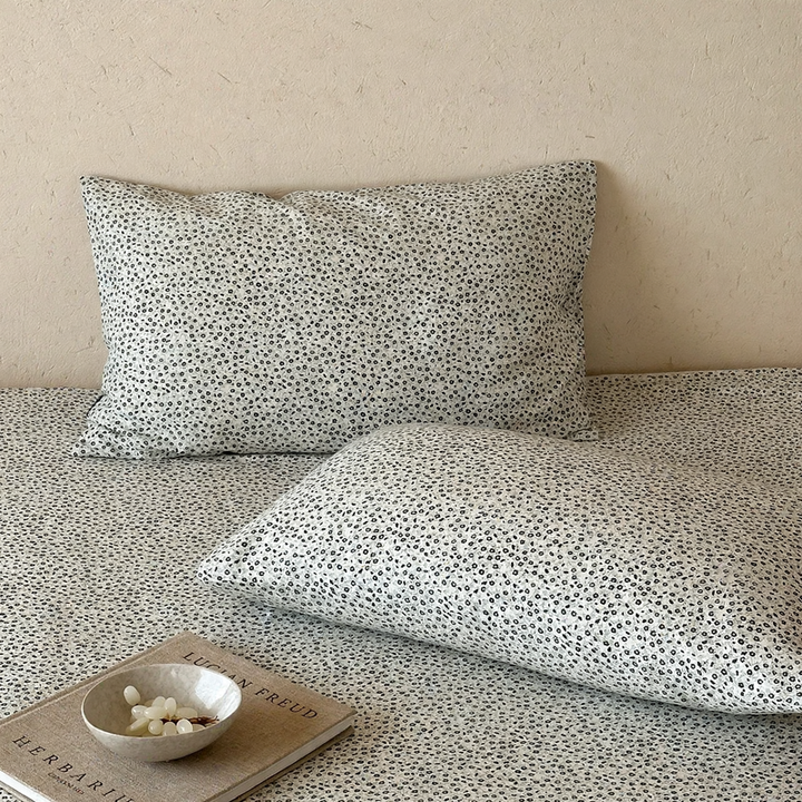Cotton pillowcases with floral pattern