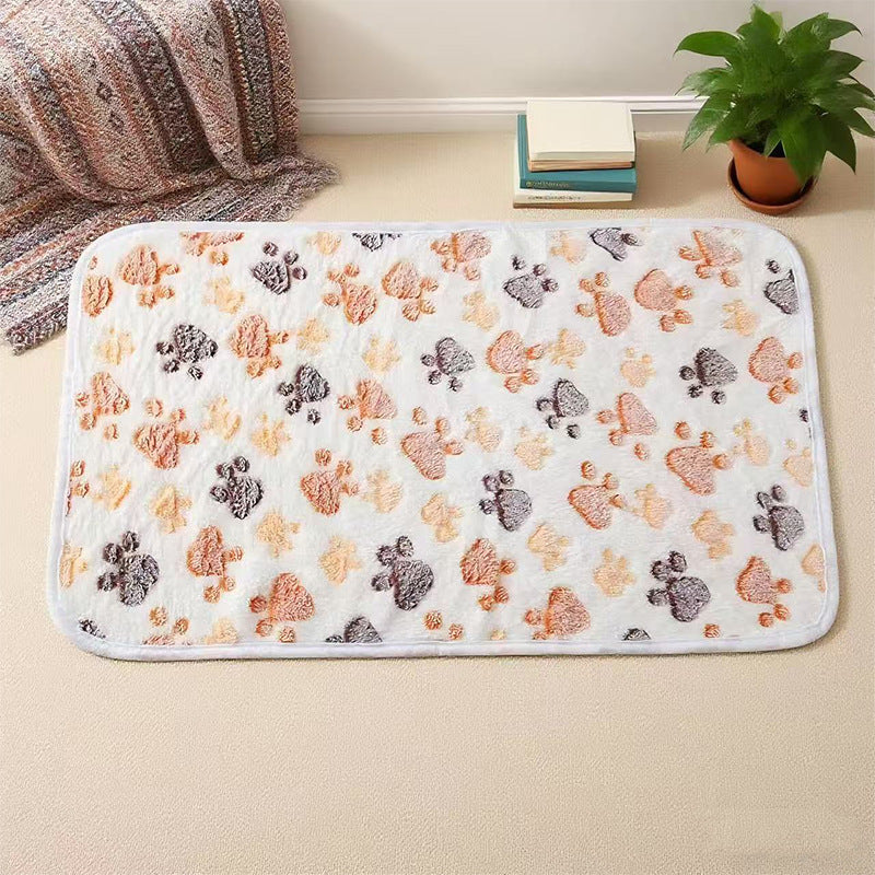 Pet mat made of fleece, paw and bone pattern