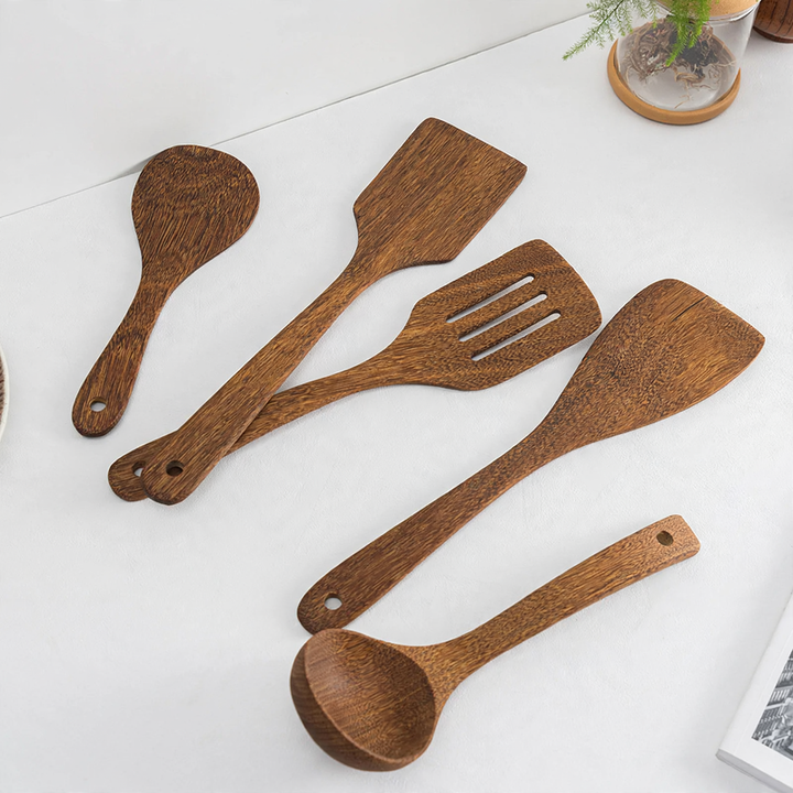 Wooden cooking utensils, various shapes