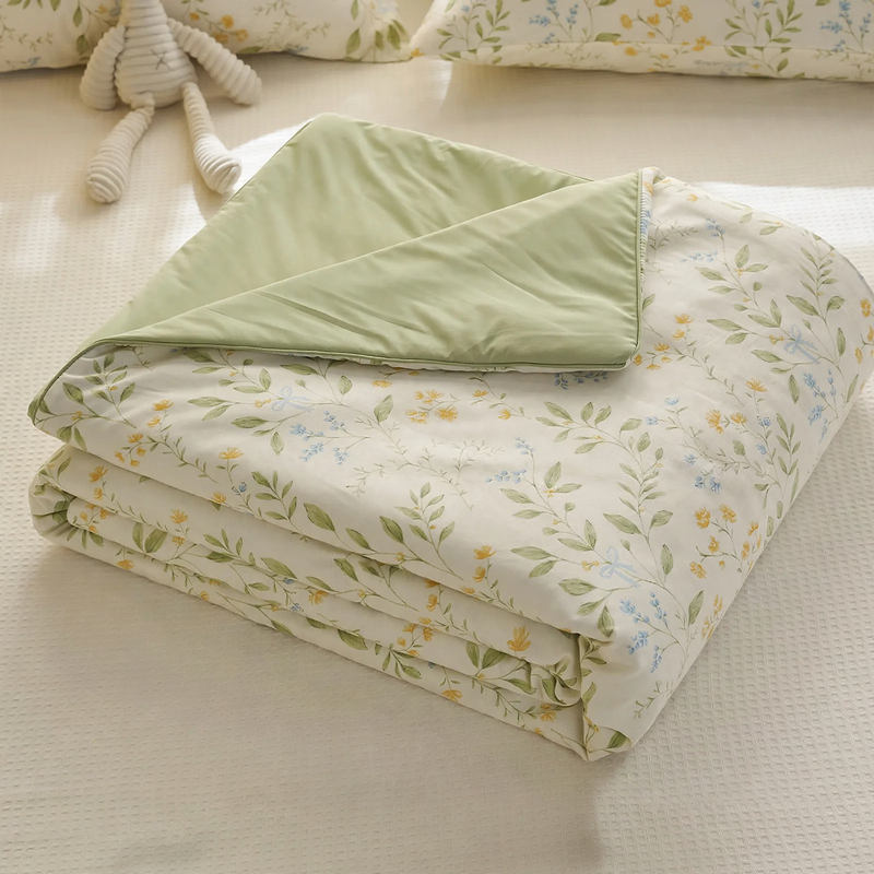 Summer lightweight cooling blanket with cooling fibers