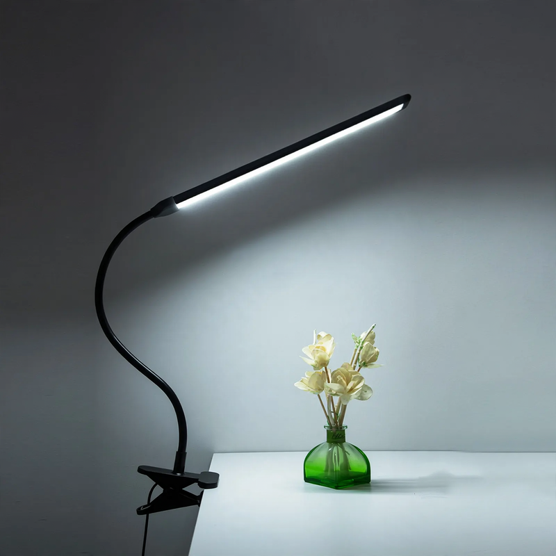 LED clamp light with USB connection