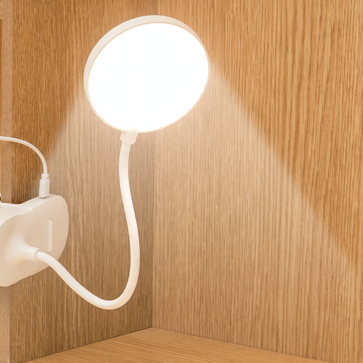 Versatile LED clamp light for study and leisure