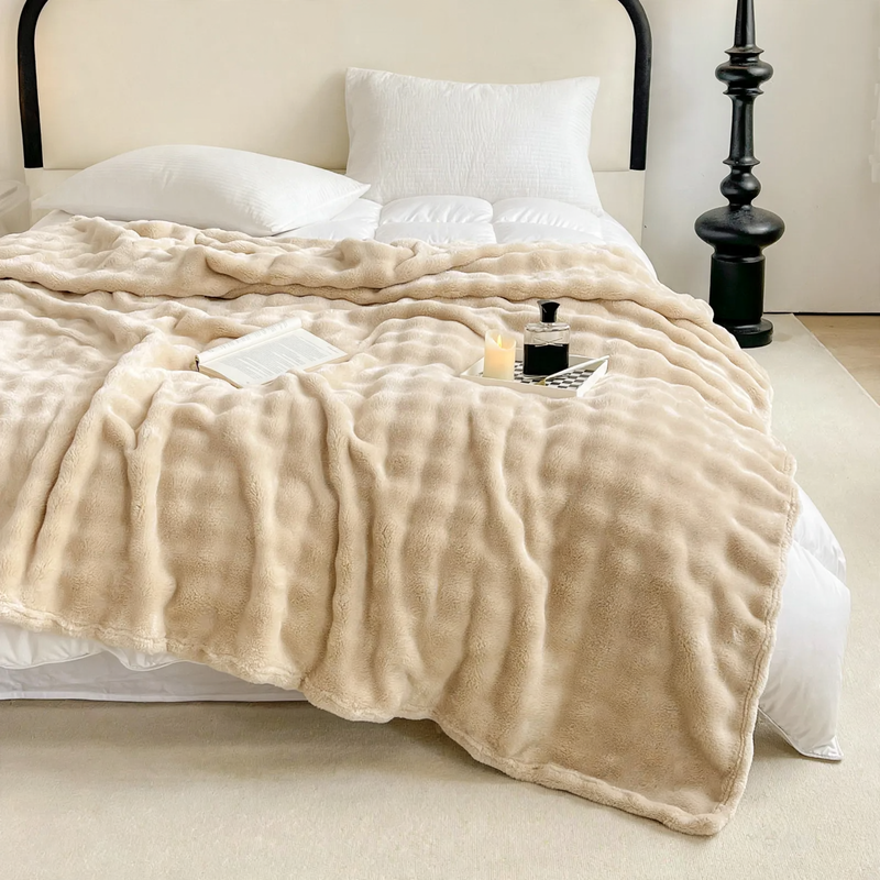 High-quality, extra soft rabbit fur look throw blanket
