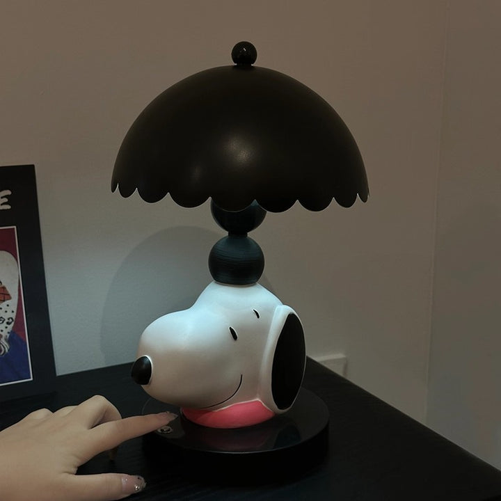 Snoopy table lamp with creative design