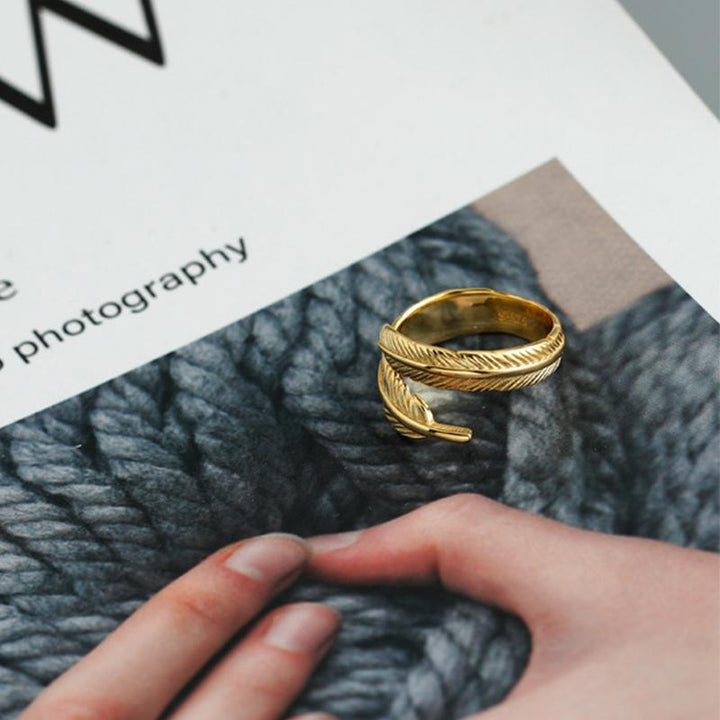 Adjustable Golden Spring Ring | Bowlift