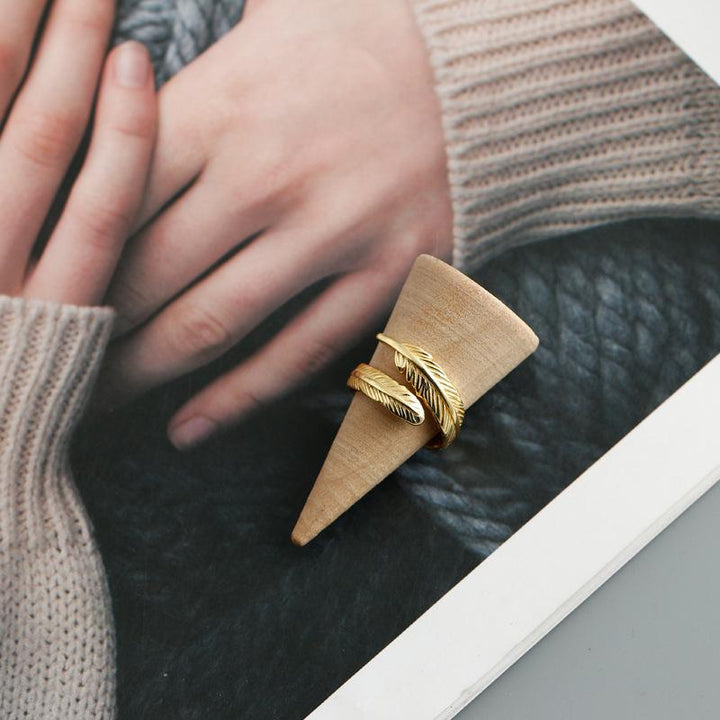 Adjustable Golden Spring Ring | Bowlift