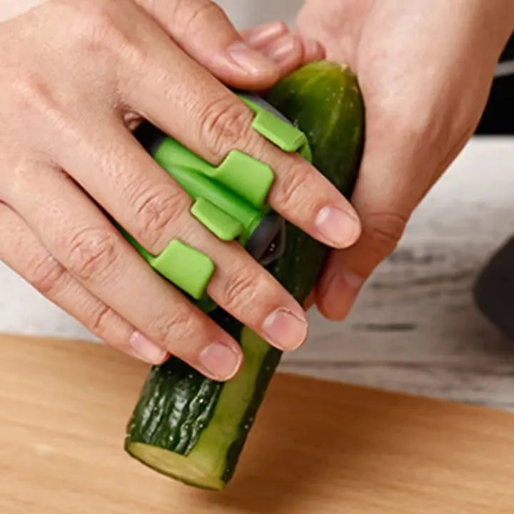 BowLift | Safe peeling with finger grip for fruit and vegetable peeler