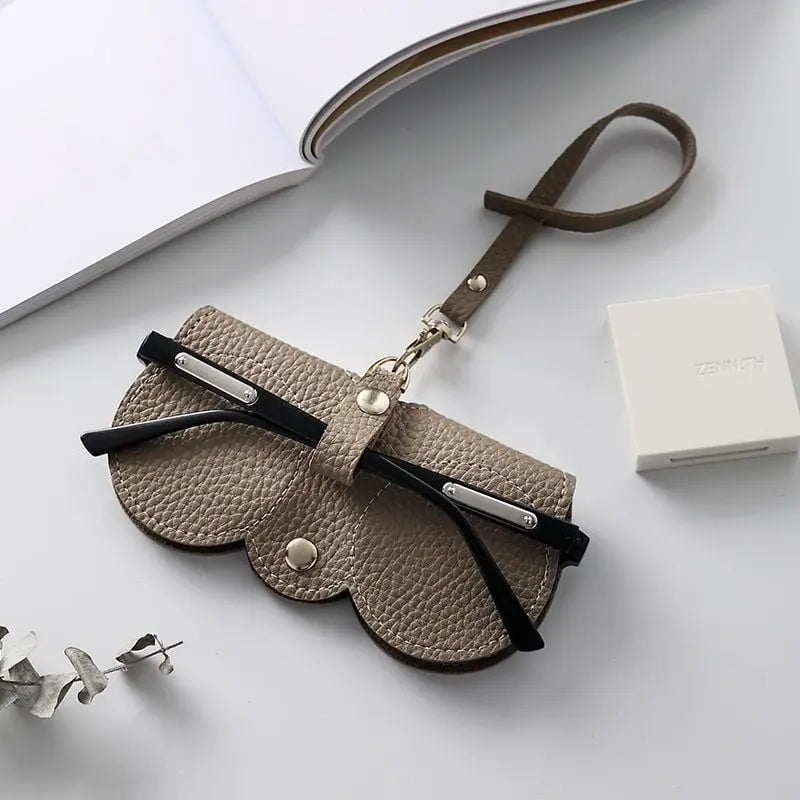 BowLift | Soft glasses case made of synthetic leather with pRedective function