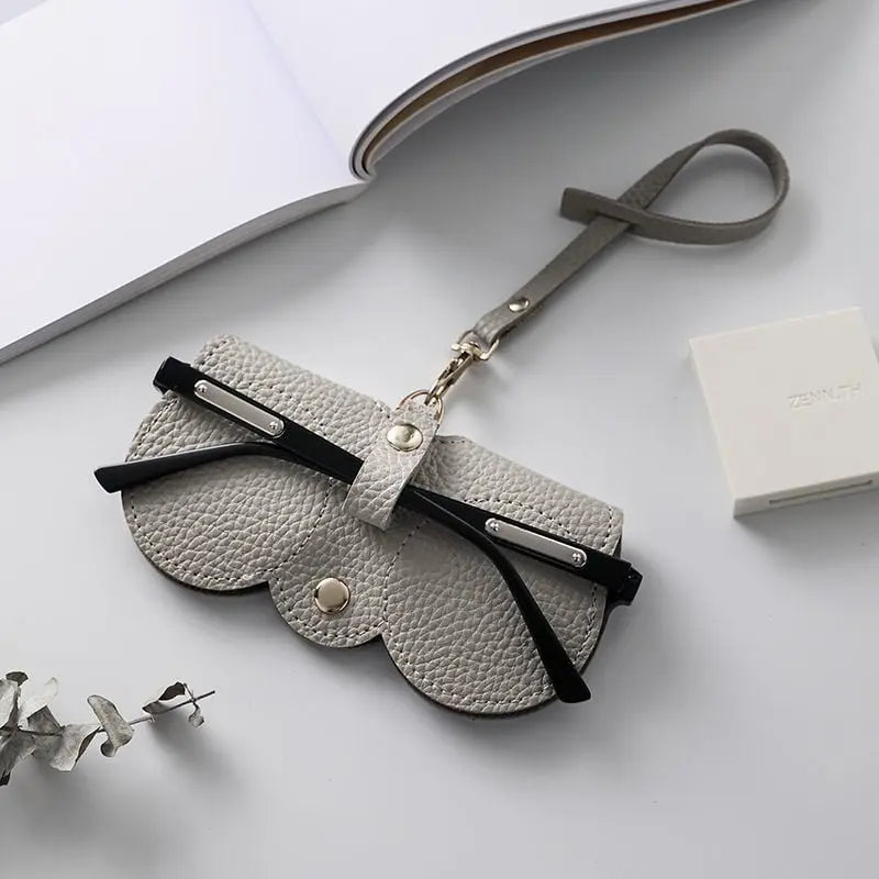 BowLift | Soft glasses case made of synthetic leather with pRedective function