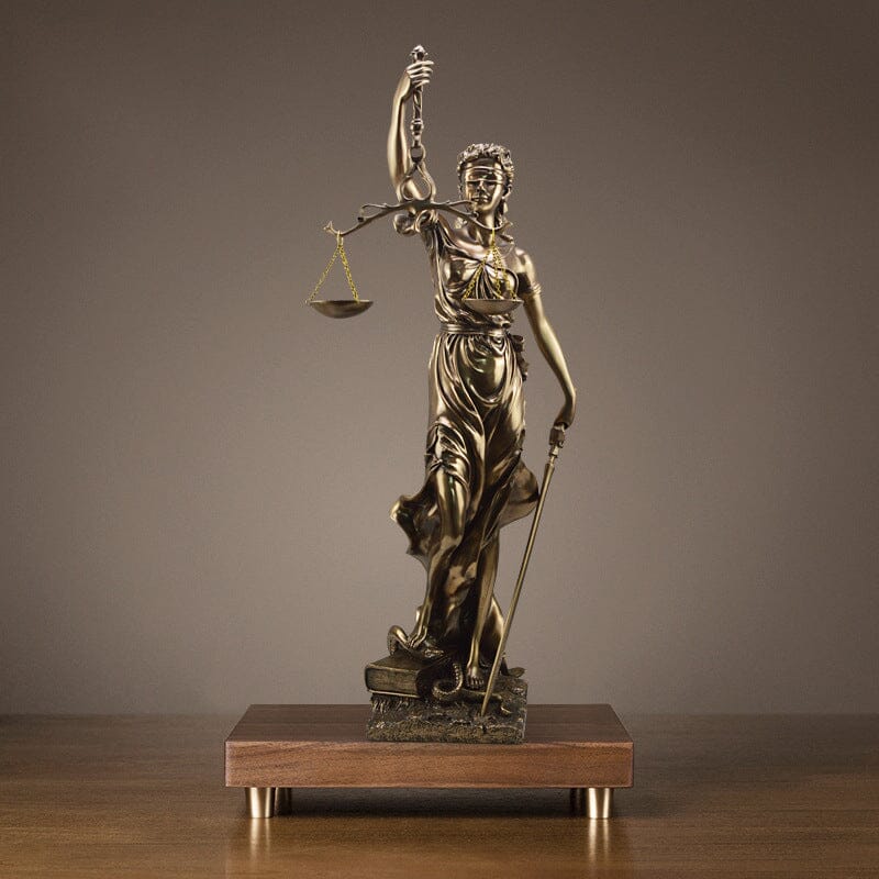 BowLift | Decorative statue of the Goddess of Justice