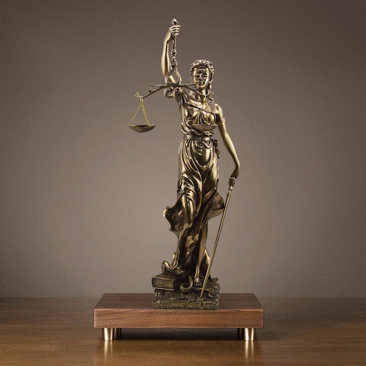 BowLift | Decorative statue of the Goddess of Justice
