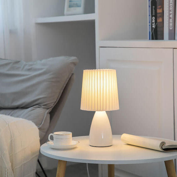 BowLift | Scandinavian Retro Table Lamp with Pleated Shade and Glass Base