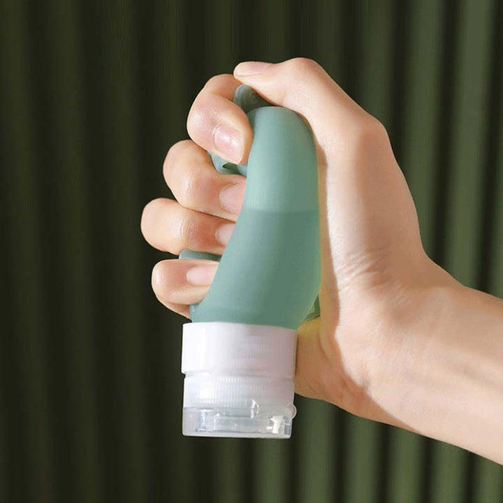 BowLift | Portable travel bottle made of silicone with large diameter