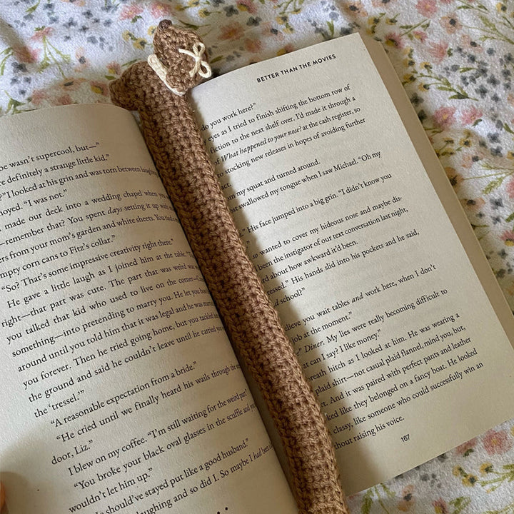 BowLift | Crochet Dachshund Bookmark