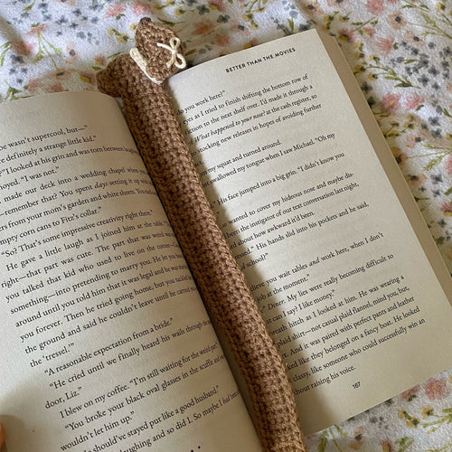 BowLift | Crochet Dachshund Bookmark