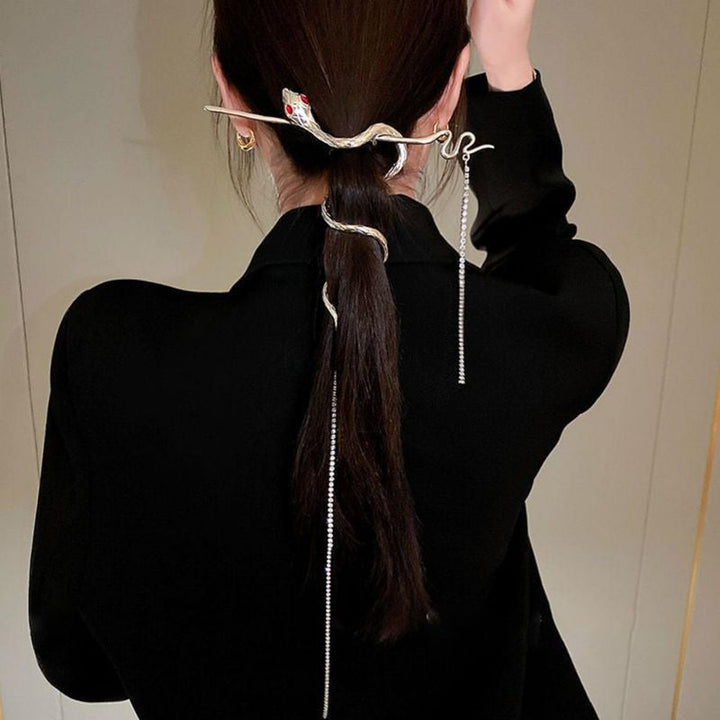 BowLift | Silver Spiral Snake Tassel Hairpin
