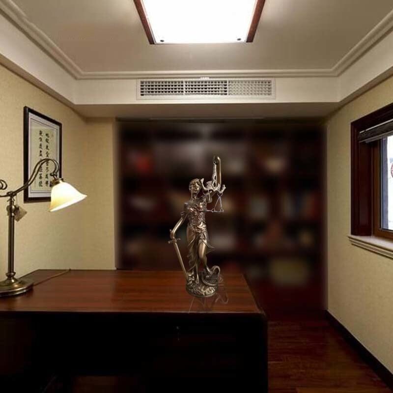 BowLift | Decorative statue of the Goddess of Justice