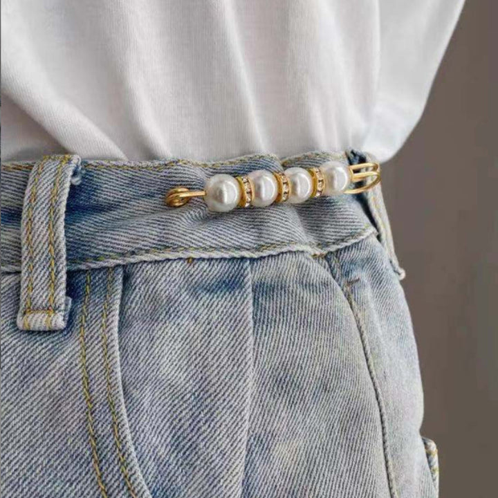 BowLift | Brooch made of pearls and alloy