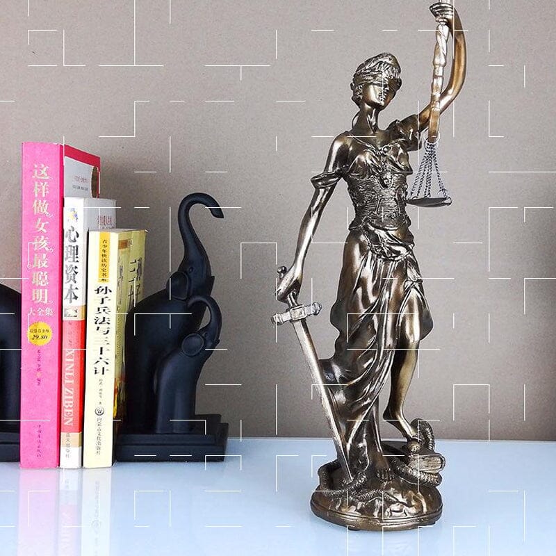 BowLift | Decorative statue of the Goddess of Justice