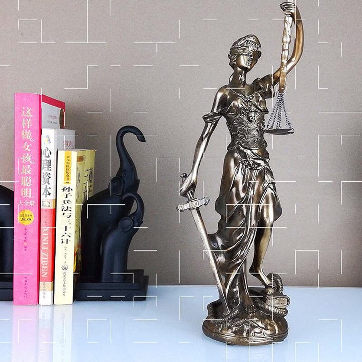 BowLift | Decorative statue of the Goddess of Justice