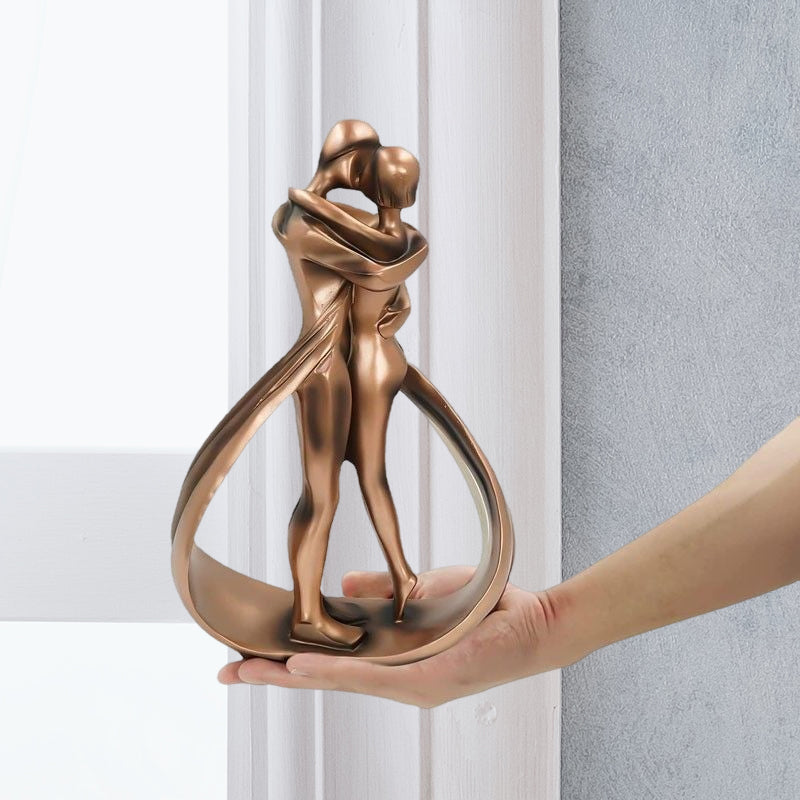 Romantic Lovers Embrace Statue | Bowlift