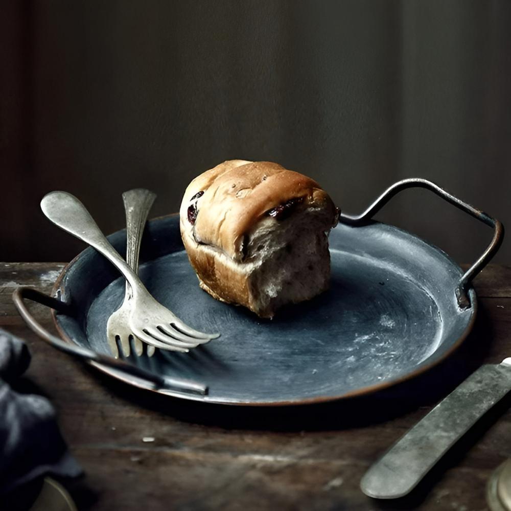 BowLift | Retro Round Metal Dinner Serving Trays