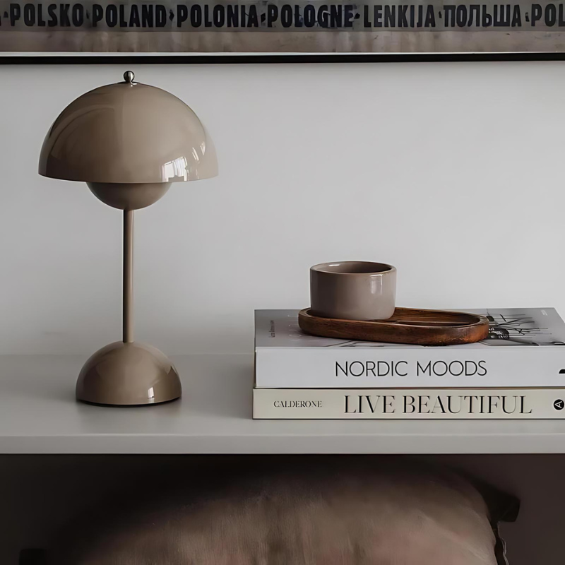 BowLift | ModernLamp | Modern table lamp in mushroom design with touch control