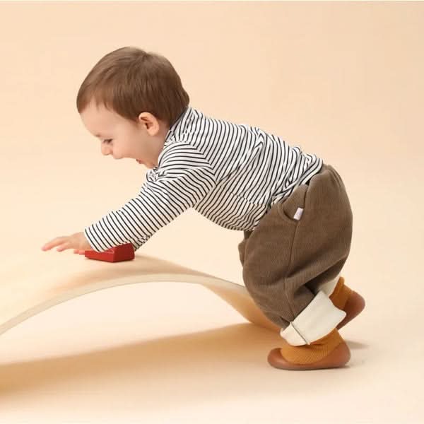 BowLift | Non-slip & warm for little explorers