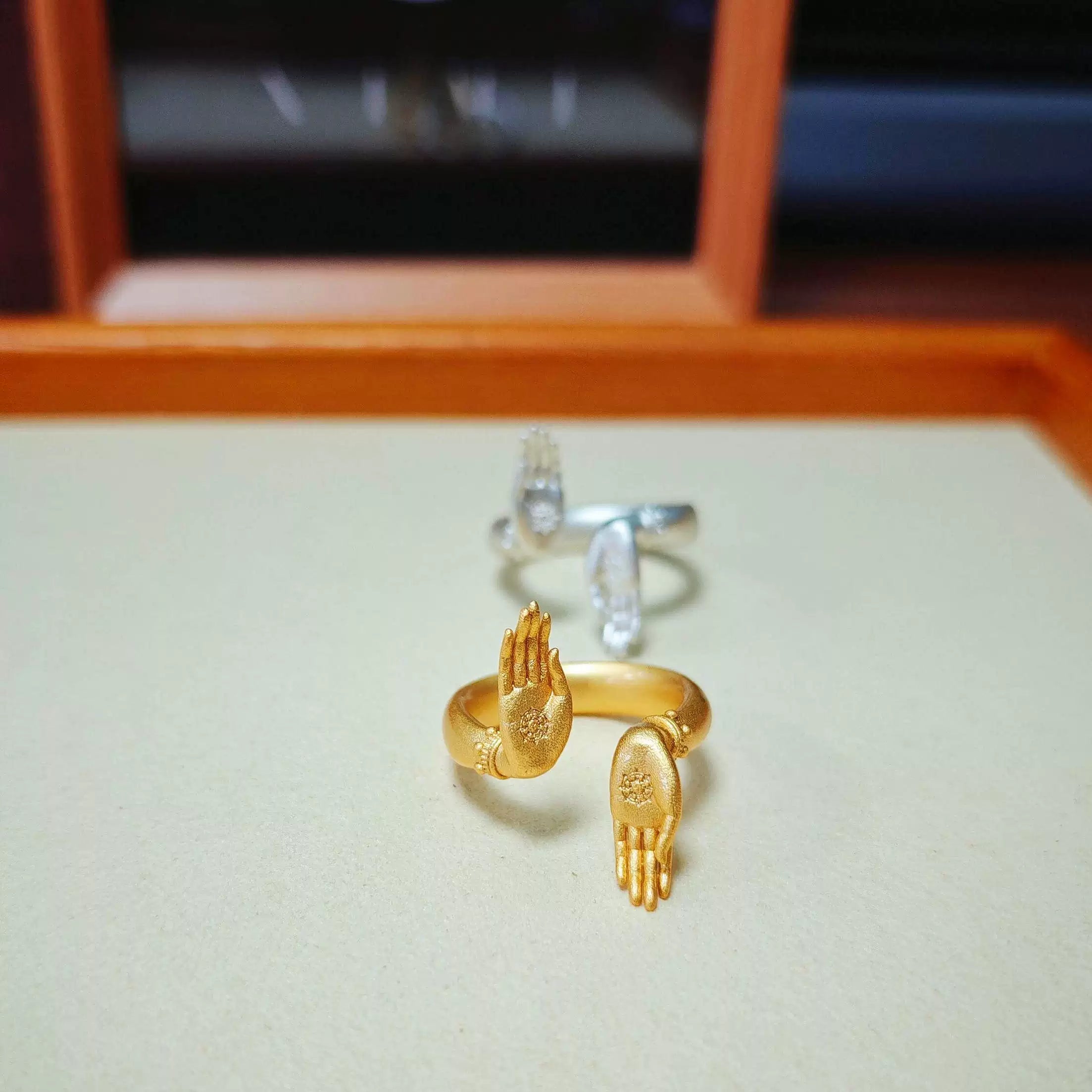 BowLift | Fearless Wish Buddha Hand Ring - Chic Couple Gift