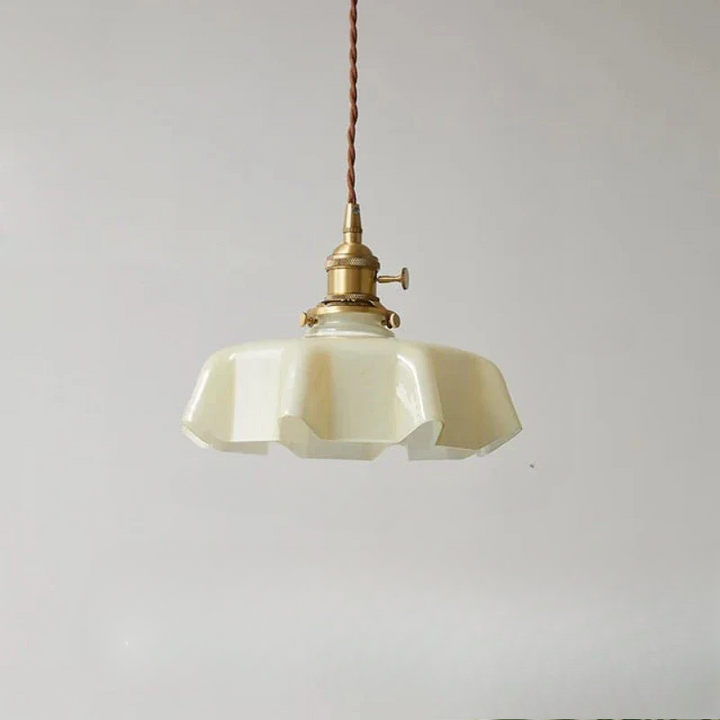 BowLift | ClassicGleam – Luxurious brass pendant light for a timeless atmosphere