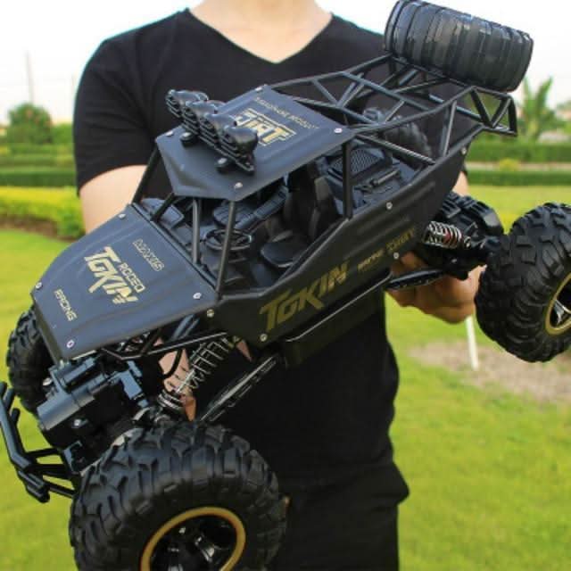 BowLift | RC Monster Truck with 4x4 Drive & Impact Protection for Any Terrain