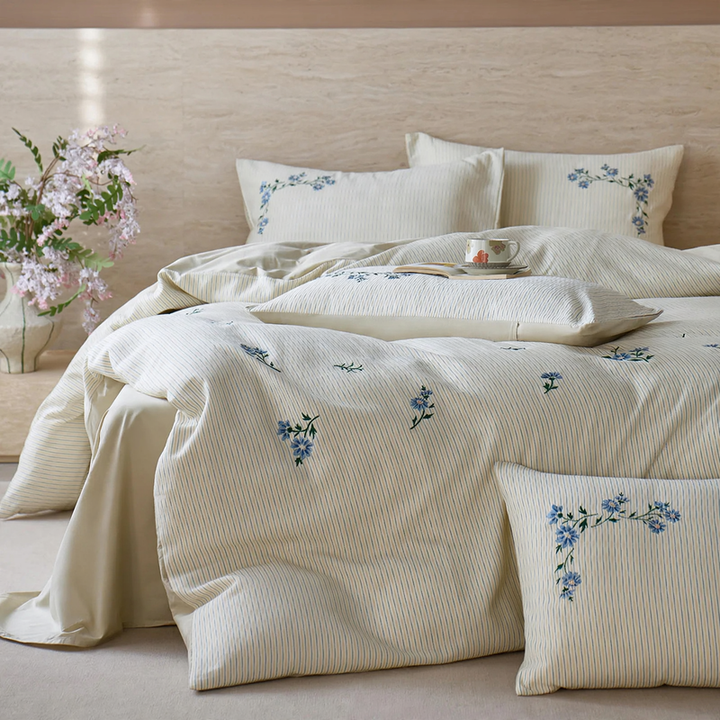 Cotton bedding set with fitted sheet