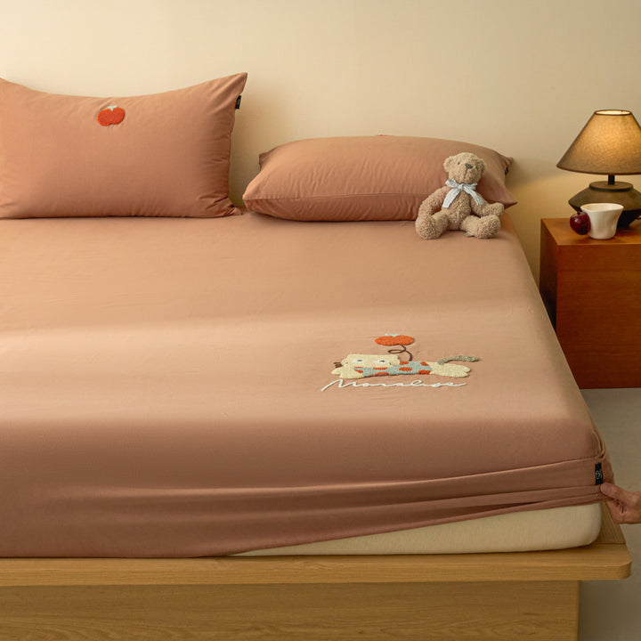 Cotton fitted sheet with cartoon designs, 120–200 cm