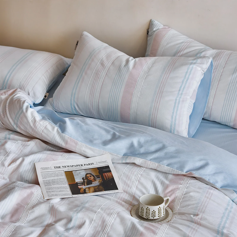 Modern duvet cover set made of pure cotton