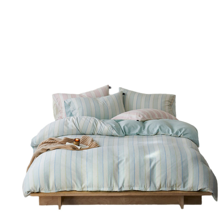 Cotton bedding set with stripe pattern
